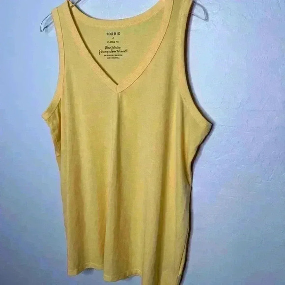 Torrid Solid Classic Fit Yellow V-Neck Tank 2 2X 18/20 - Picture 3 of 4